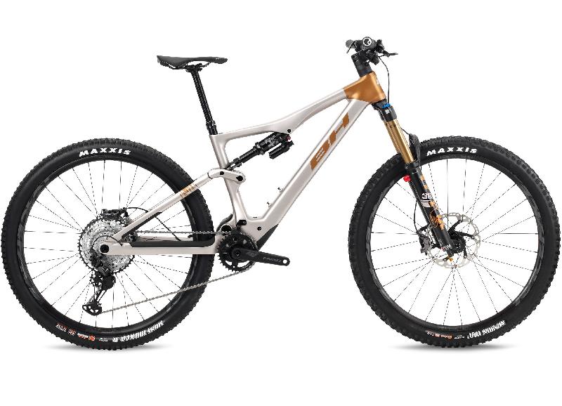 BH iLYNX TRAIL CARBON 8.8 EC883 barva WHITE, BRONZE 2024 kola 29 baterie 15 Ah